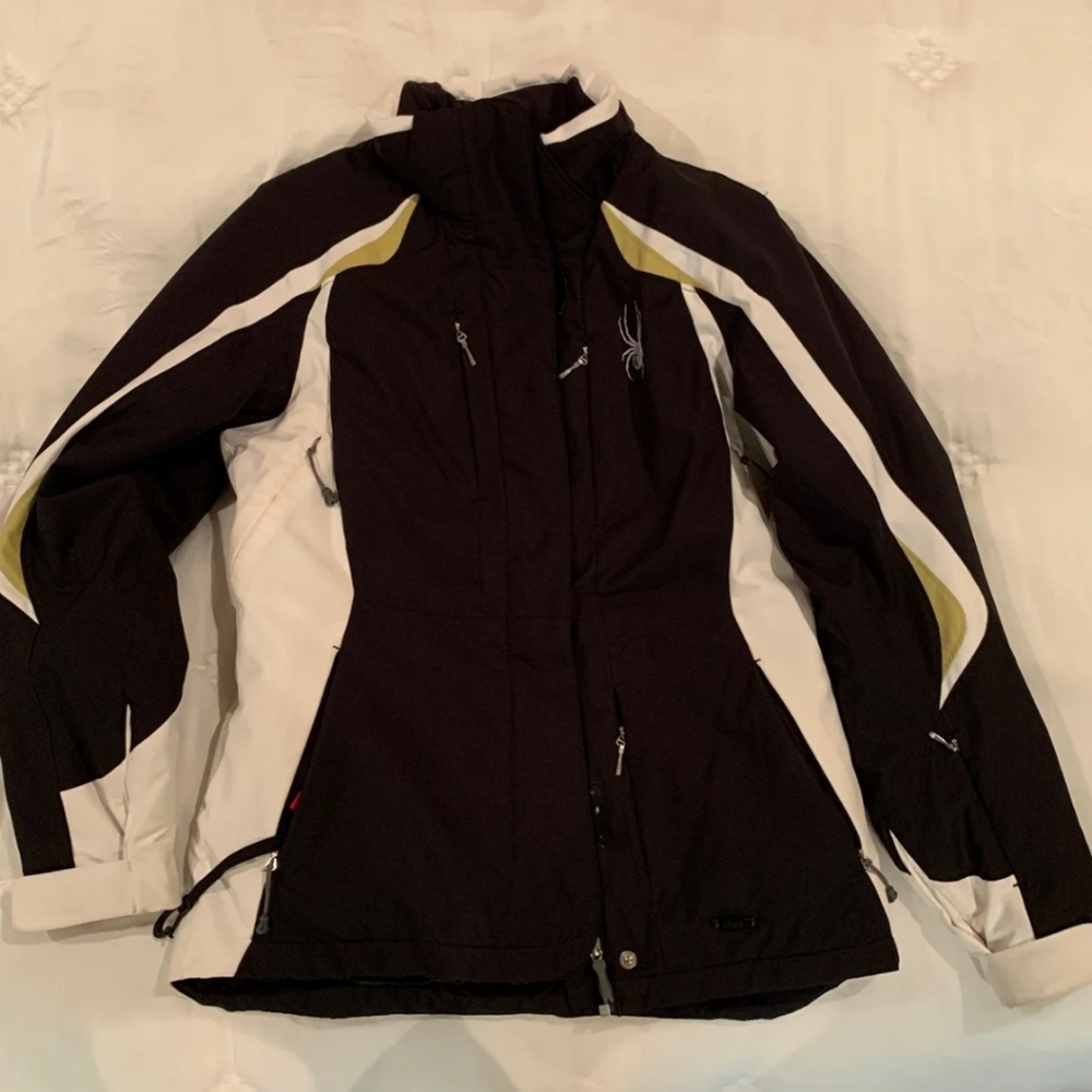 Spyder women's ski snow board jacket like new..